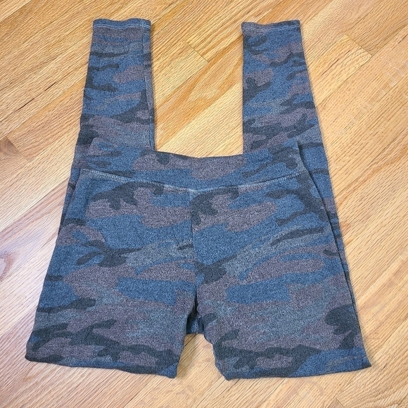 Sundry XS Blue/Gray Camo Soft Skinny Sweatpants - Picture 3 of 6
